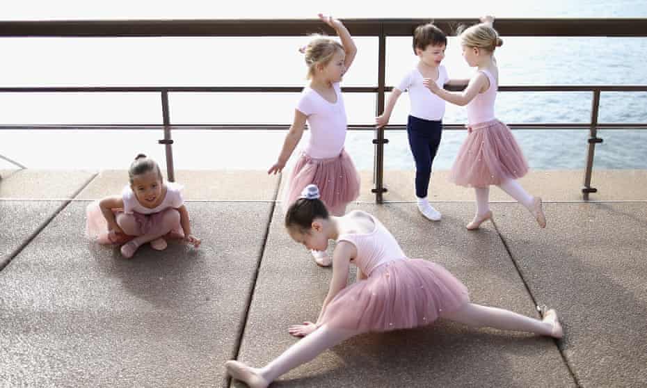 Tiny Ballerinas Create Outdoor 'Ballet Class', Sydney