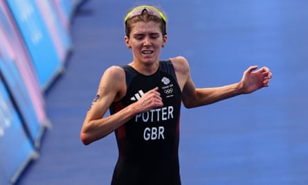Great Britain's Beth Potter finishes third, to claim a bronze medal.