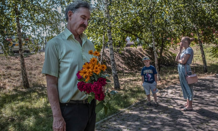 Volodymyr Vasylenko, 61, born and raised in Kremunchuk arrived on Tuesday morning at the site of the attack, to leave some flowers among the rubble.