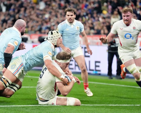 Coles scoresa try for England.