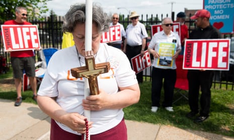 Anti-abortion protesters outside the Planned Parenthood Reproductive Health Services Center in St Louis, Missouri, 31 May 2019