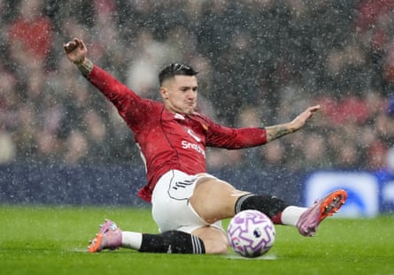 Benjamin Sesko slides for the ball against Chelsea in September