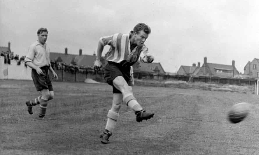 Billy Bingham playing for Sunderland in the early 1950s.