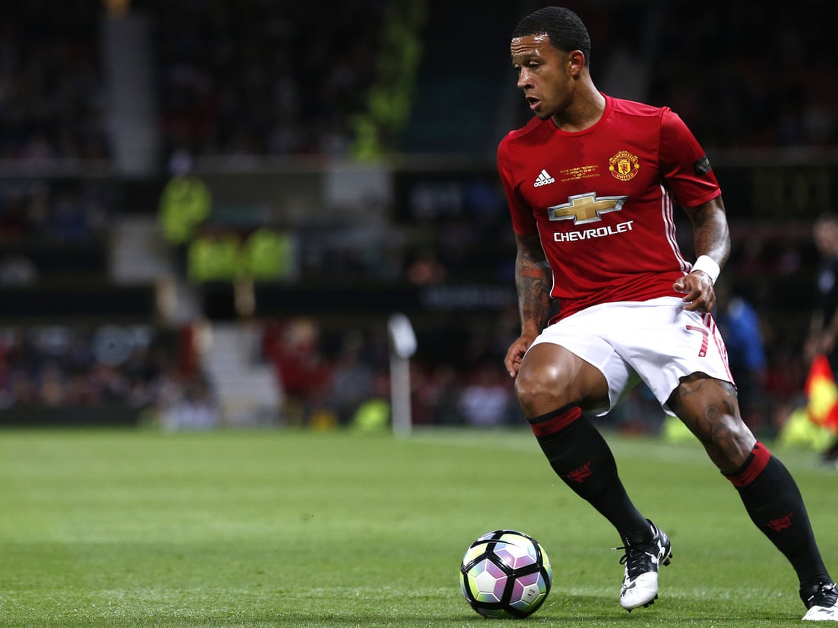 Manchester United Agree Memphis Depay Sale To Lyon For 14 7m Football The Guardian