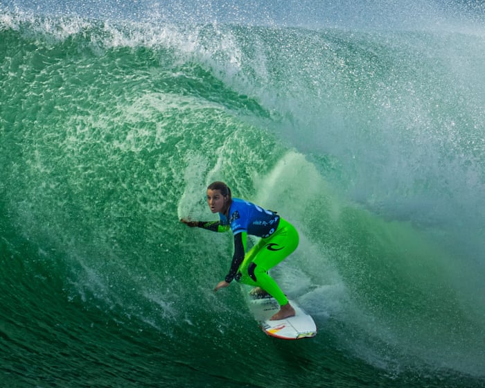 Molly Picklum claims lead in WSL title race with ‘dream’ win in Portugal