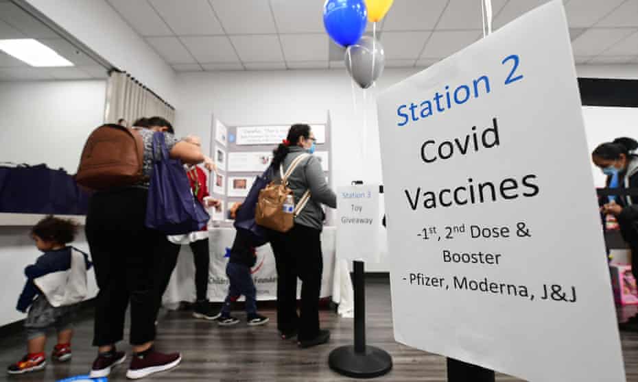 People arrive at a Covid-19 vaccination clinic in Los Angeles, California on 15 December 2021. 