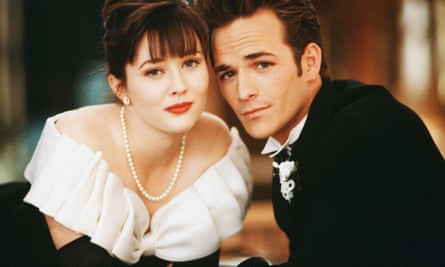 Shannen Doherty and Luke Perry in Beverly Hills 90210.