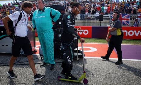 Lewis Hamilton makes his way to the grid.