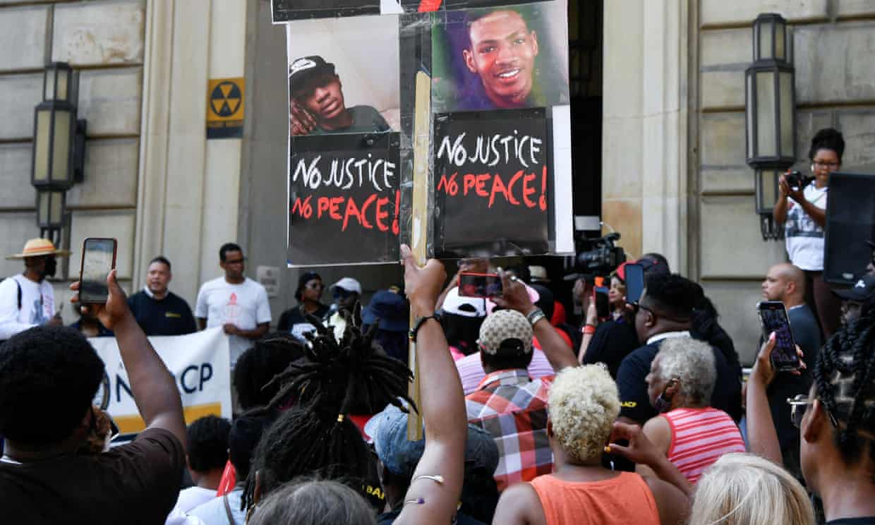 ‘Hunted’: one in three people killed by US police were fleeing, data reveals (theguardian.com)