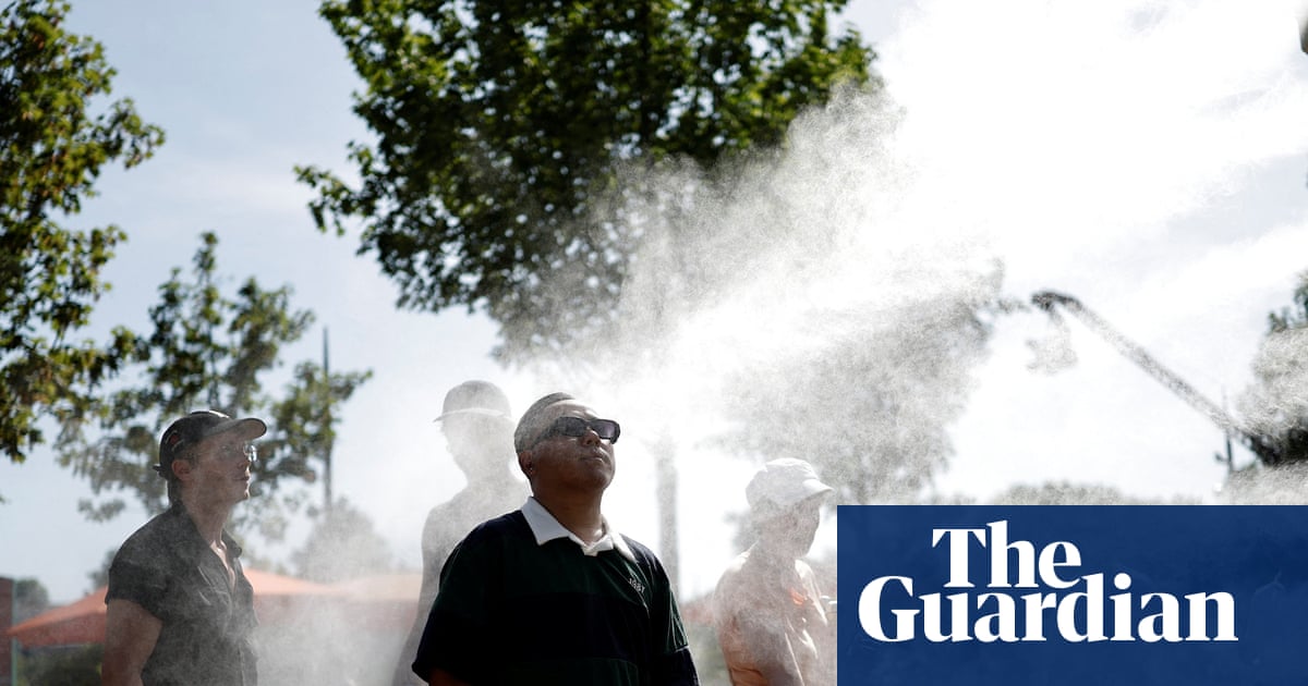 Players tackle blistering heat at start of French Open in test of endurance
