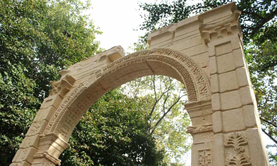 A recreation of the Palmyra arch, a Roman arch destroyed by Isis, goes on display at City hall Park in New York