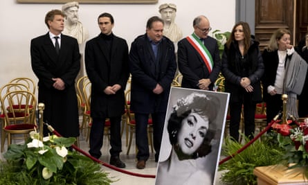 From left: Gina Lollobrigida’s ex-husband, Francisco Javier Rigau, her grandson, Dimitri Skofic, her son, Milko Skofic, Rome’s mayor, Roberto Gualtieri, and senator Lucia Borgonzoni.