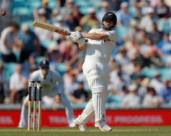 New Zealand in control of second Test as Nicholls century grinds down weary England