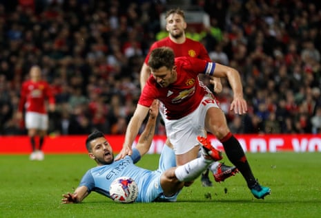 Sergio Agüuero tussles with Manchester United’s Michael Carrick.