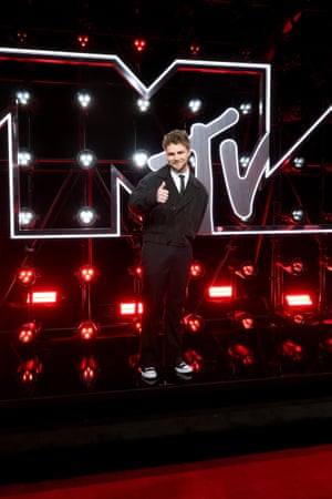 Singer and YouTube star Alex Warren gives the Hedi boy look a try in a black skinny suit and sneakers.