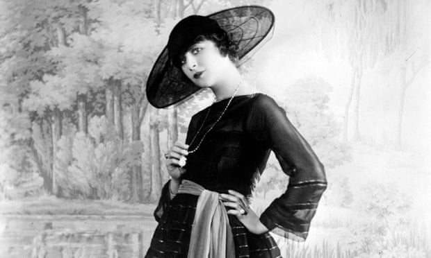 The actress Fanny Brice in 1920; she later went under the knife with a plastic surgeon who had no medical degree.