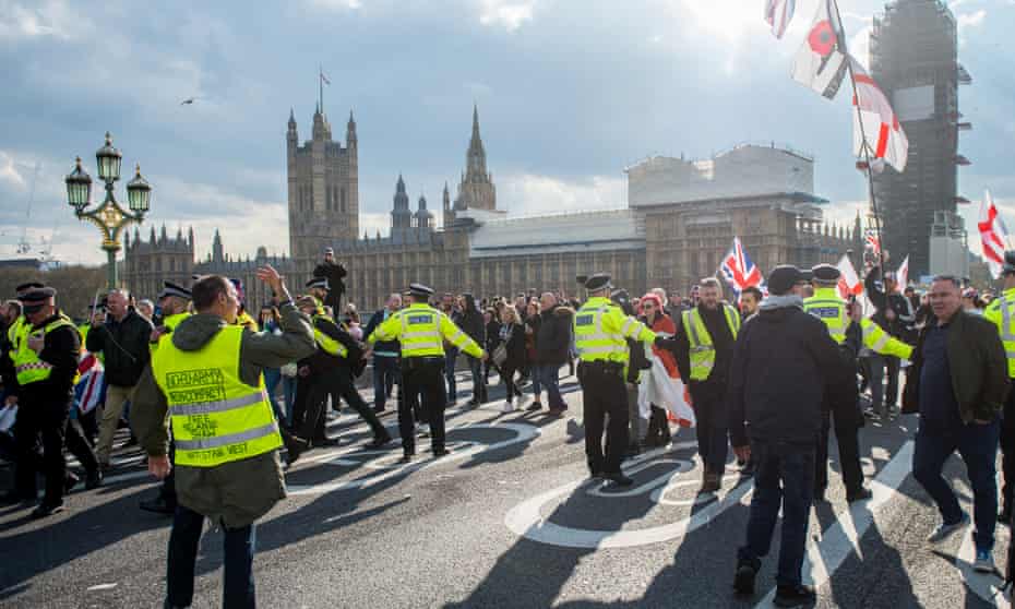 Yellow vest protesters on Westminster Bridge