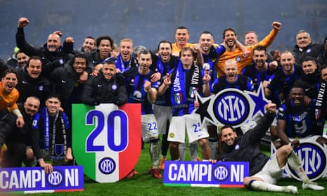 Inter Milan players celebrate winning their twentieth Serie A title.