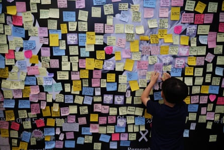 A boy leaves a condolence message in front of a Seoul classroom where a young teacher was found dead in July in an apparent suicide.