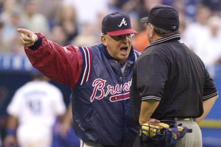 Bobby Cox argues with an umpire during an MLB game.