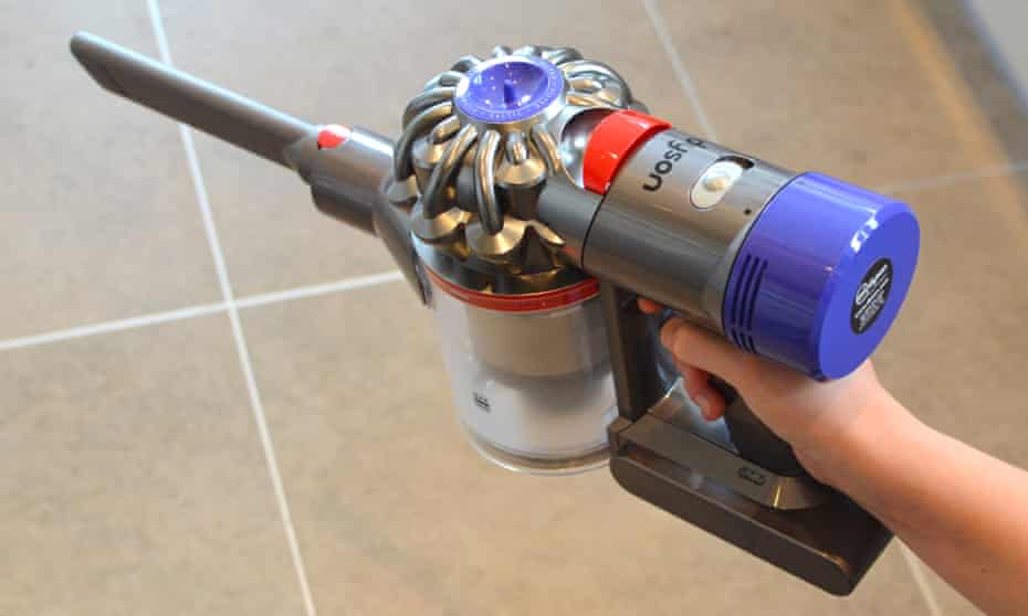 How To Set Up Your Dyson Cyclone V10 Cordless Vacuum S Docking Station Youtube