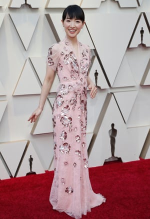 Netflix star Marie Kondo was another early arrival; the professional organiser cleaned up on the red carpet in a pink lace gown with sequin floral embellishments by Jenny Packham from her autumn/winter18 pre-Collection