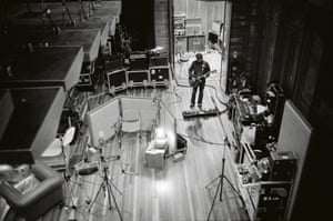 Noel at Olympic Studio, Dec 2001 oasis Jill Furmanovsky