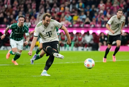 Harry Kane scores a penalty for Bayern Munich against Werder Bremen