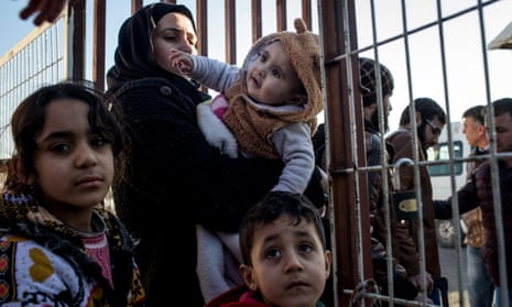 Syrian refugees wait at the Turkish border at Kilis, February 2016