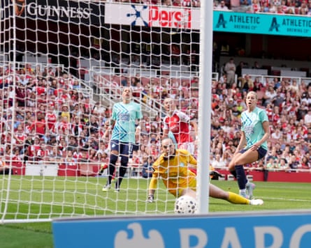 Chloe Kelly scores Arsenal’s second goal against London City.