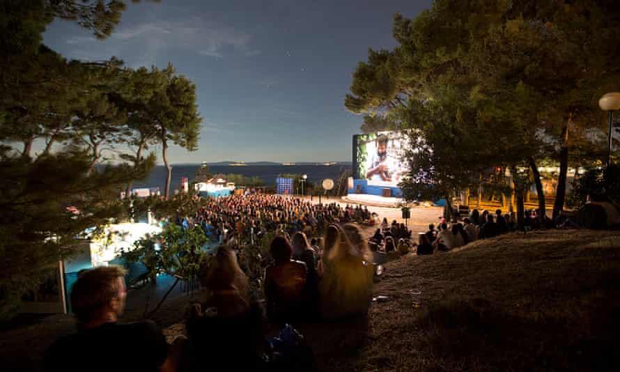 Cine al aire libre en la playa de Bacvice en Split.
