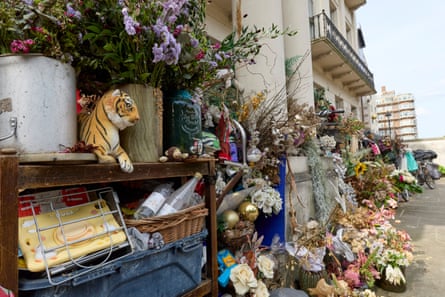 A photograph showing Anders Fernsted’s belongings lined up outside 2-8A Rutland Gate