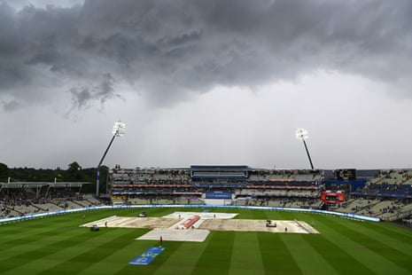 Flukes, Finger And Fumbles: Saat-saat Pertama Yang Menentukan Ashes Test | Abu | KoranPrioritas.com 42 Penutup muncul saat penundaan hujan pada hari ketiga