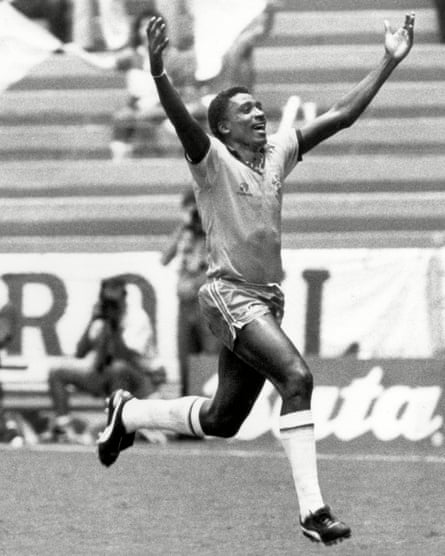 Josimar célèbre son but spectaculaire contre l'Irlande du Nord