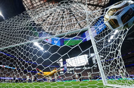 Jordan Pickford is beaten by Enzo Fernández’s shot for Argentina’s first goal