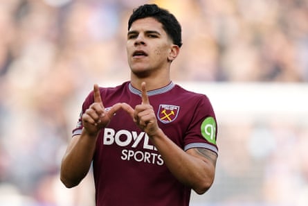 Mateus Fernandes in action for West Ham