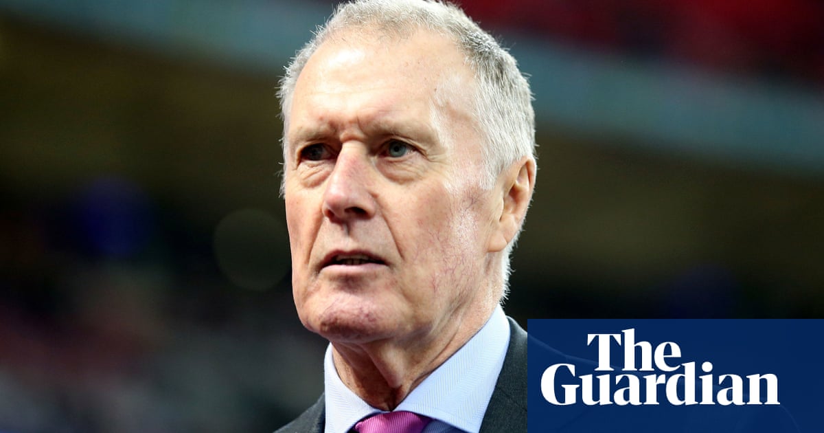Dementia in football: Sir Geoff Hurst supports ban on children heading balls