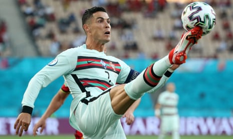 Cristiano Ronaldo shoots to top of Instagram rich list | Instagram | The Guardian
