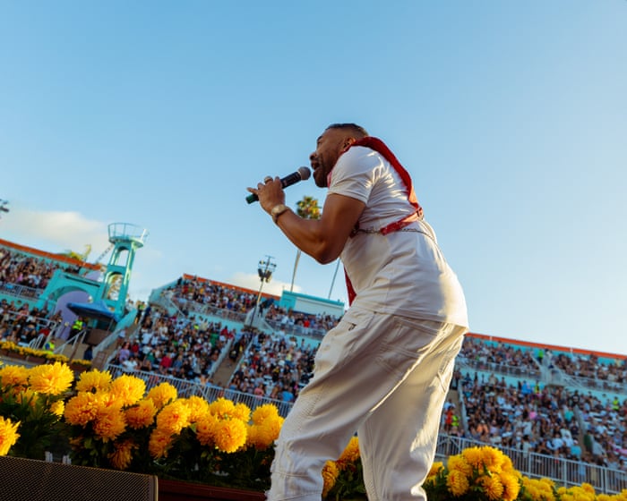 ‘Ride it, my orca’: my strange, sexy day at the Ginuwine SeaWorld concert