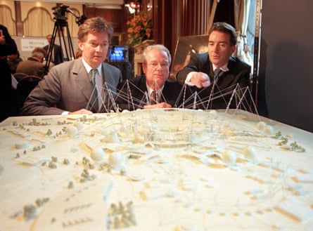 (L-r) Chairman Bob Ayling, culture secretary Chris Smith and Peter Mandelson inspect a model of the dome.