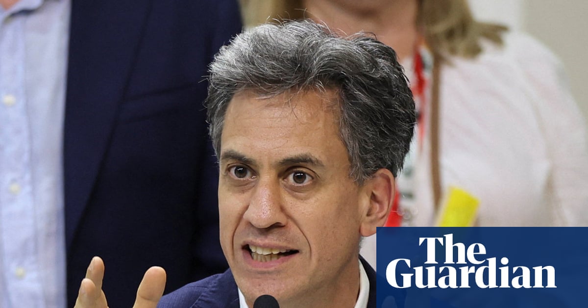 Miliband pide a la Cop30 que encuentre un camino “constructivo” hacia una hoja de ruta para eliminar gradualmente el uso de combustibles fósiles | poli30