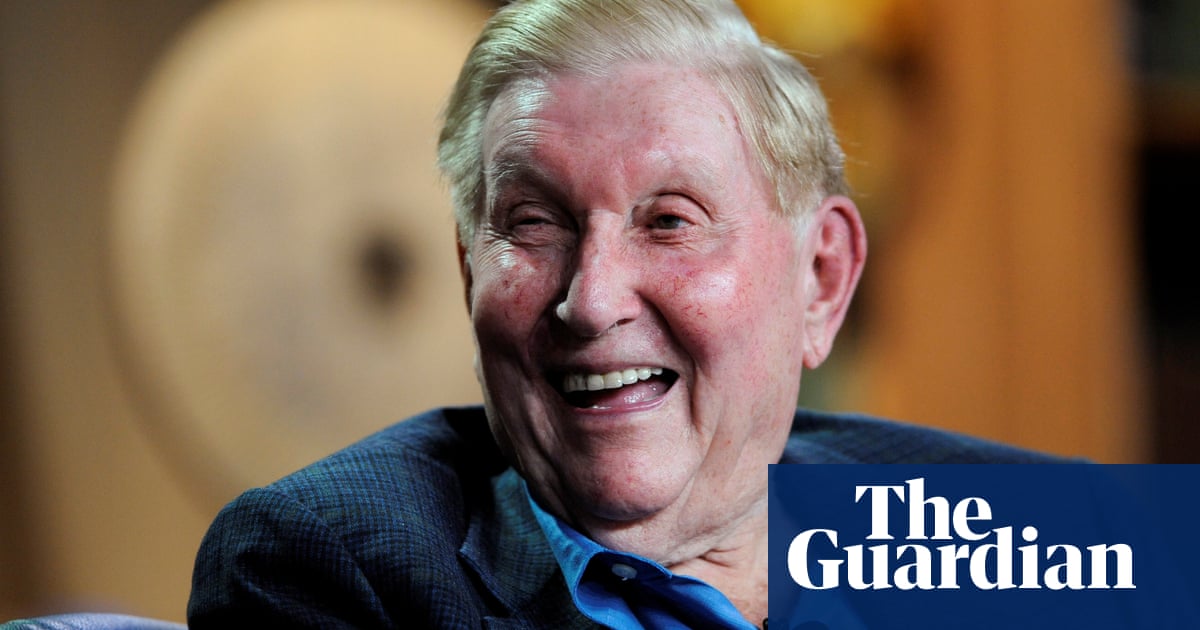 Sumner Redstone, media mogul who led Viacom, dies aged 97