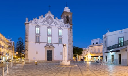 Olhao town square, Algarve, PortugalJ0C26G Igreja Matriz parish church at night, Olhao, Algarve, Portugal
