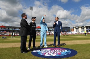 Morgan wins the toss, England will bat first.