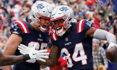 NFL roundup: Patriots upset Bills as Belichick gets 300th NFL win