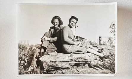 Australian Women’s Weekly war correspondents Dorothy Drain (left) and Adele ‘Tilly’ Shelton-Smith (right), circa 1940
