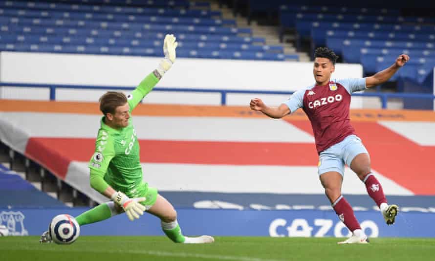 Ollie Watkins bat Jordan Pickford pour ouvrir le score pour Aston Villa.