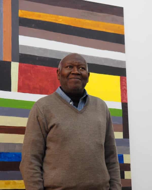Atta Kwami in front of one of his works