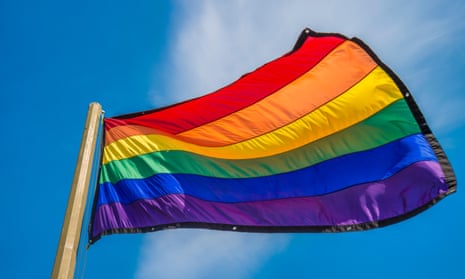 马来西亚没收“LGBT”彩虹 Swatch 手表 – The Guardian