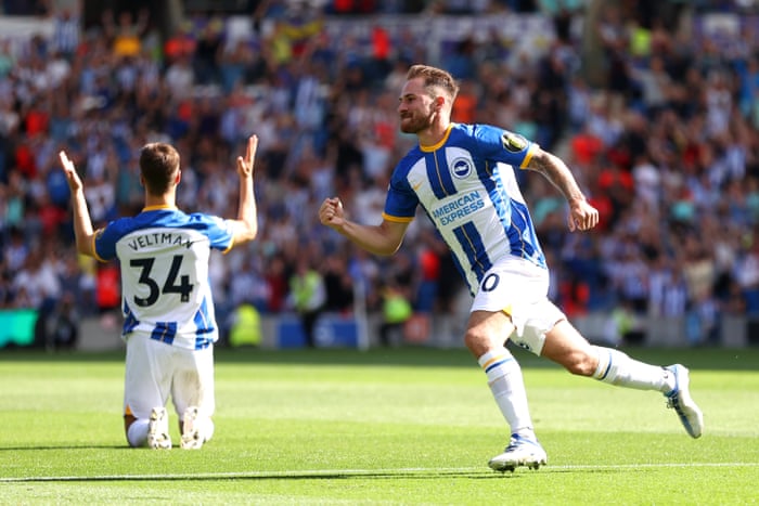 Brighton & Hove Albion's Alexis Mac Allister celebrates after catching a howitzer.